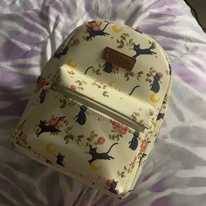 I am selling a Anime purse . Anime : Sailor Moon .